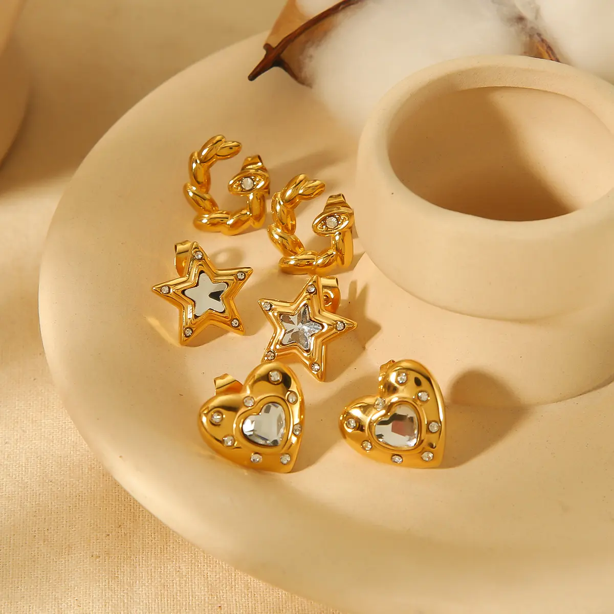 1 Pair Simple Sweet Style Overlapping  Heart Shape Stainless Steel 18K Gold Plated Inlay Rhinestone Women's Stud Earrings 